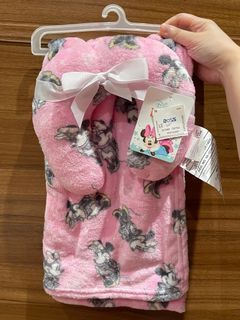 Minnie Mouse baby blanket with neck pillow
