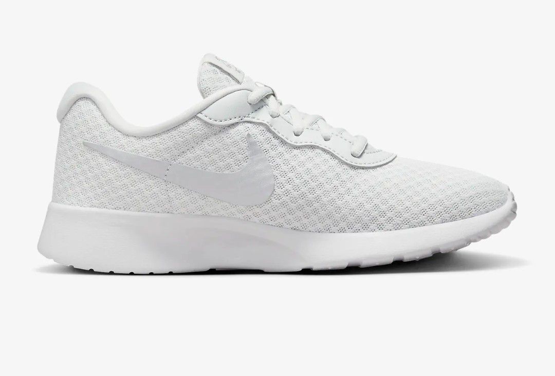 All white top nike tanjun