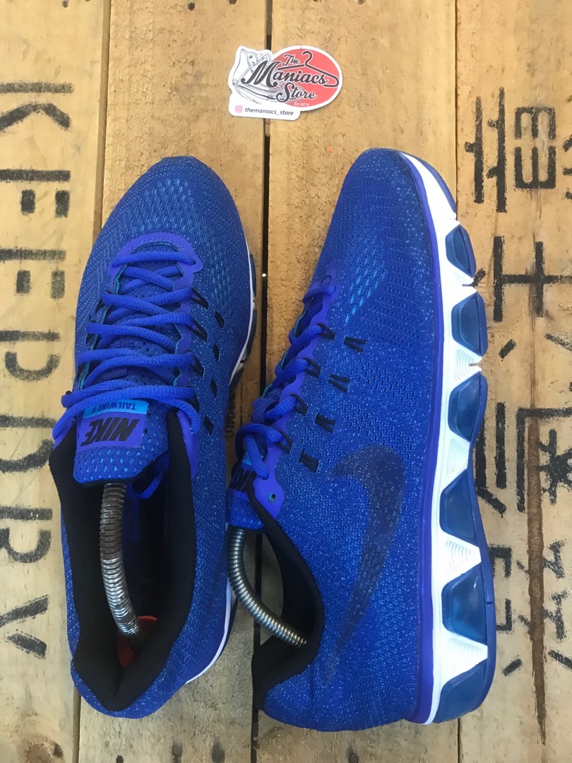 Nike tailwind size sales