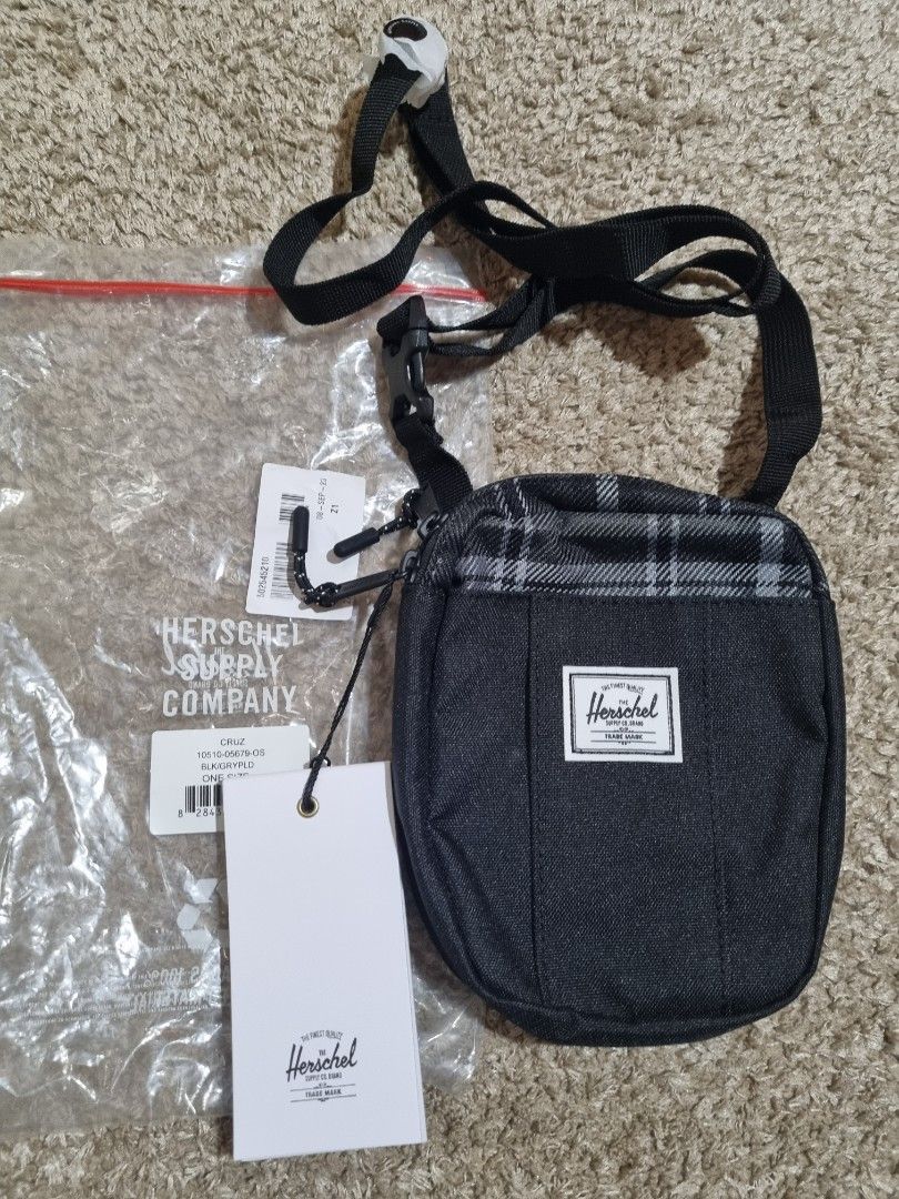 Herschel cruz crossbody black outlet