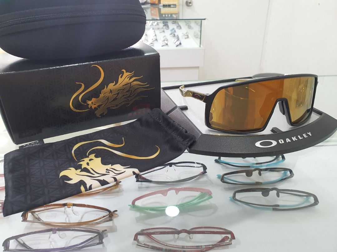 Oakley sutro limited edition top