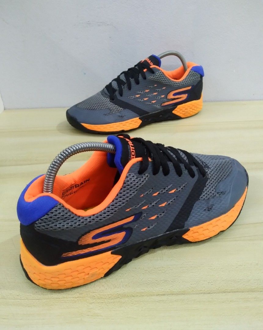 Skechers go train top