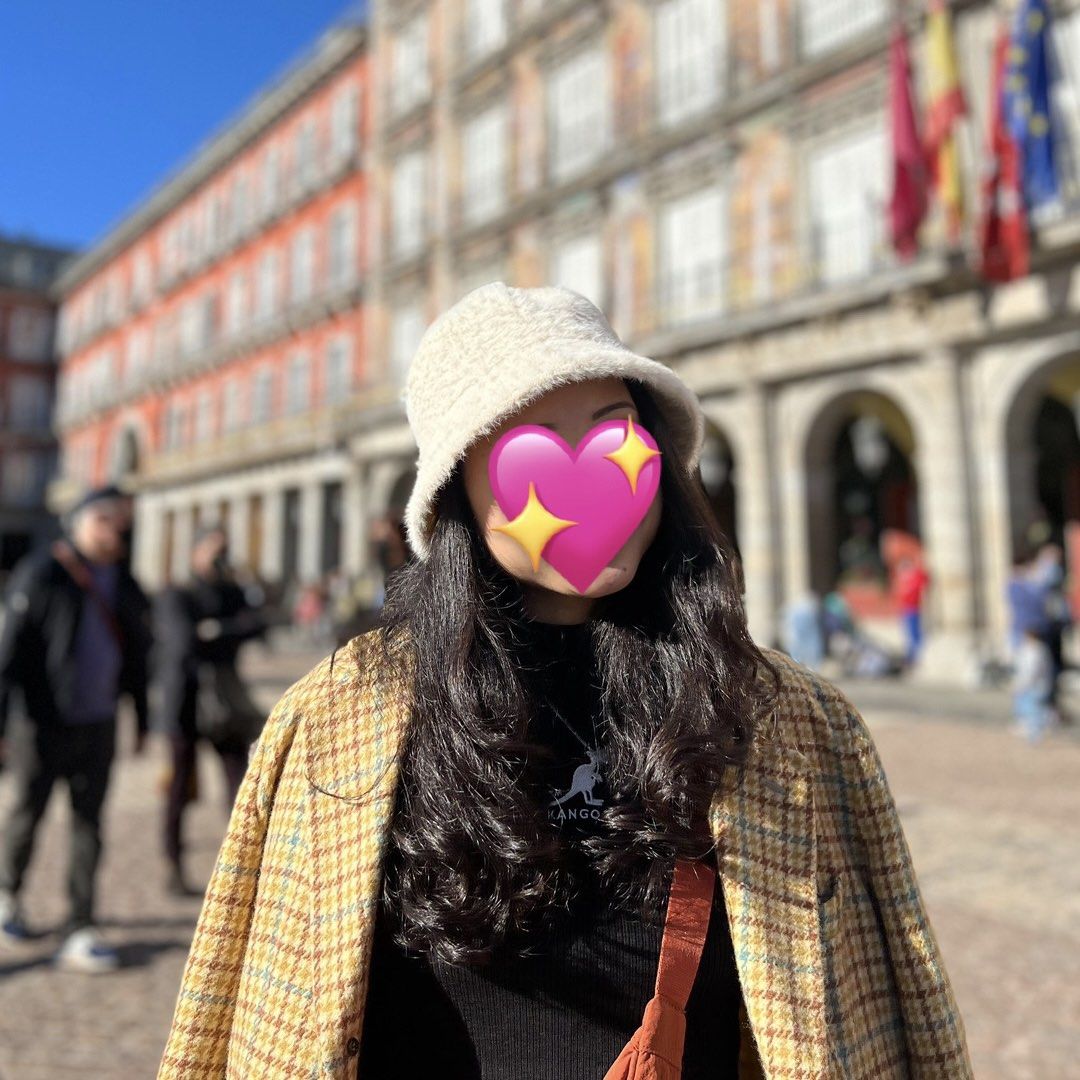 Primark white faux fur fuzzy bucket hat, Men's Fashion, Watches