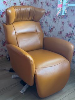 Recliner chair with speaker