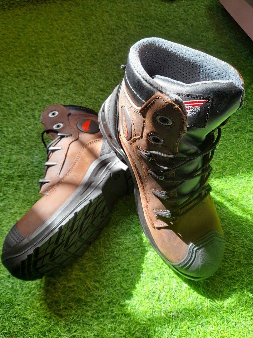 red wing shoes
