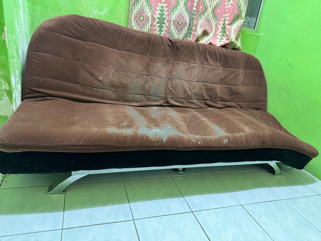SOFA TO LETGO FREE, Furniture & Home Living, Furniture, Sofas on Carousell