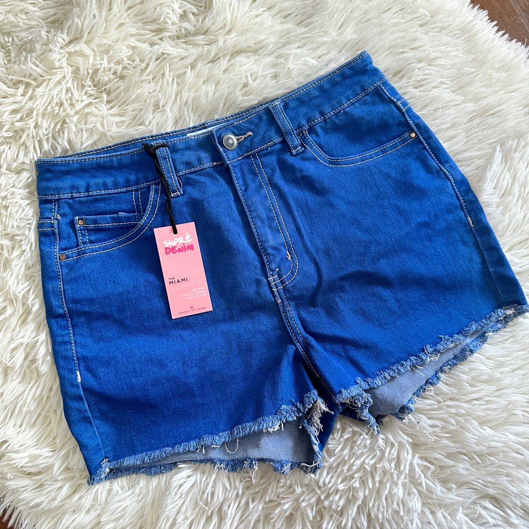 Mid-Rise Denim Shorts with Frayed Hem