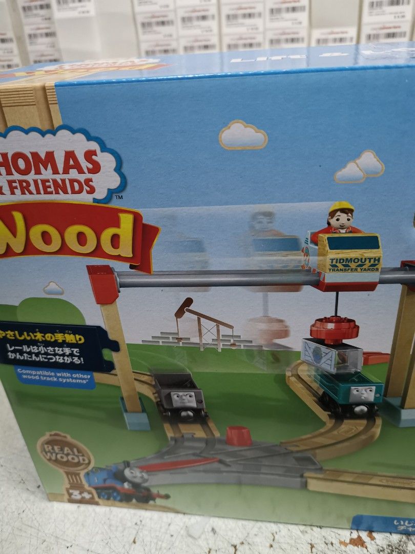 Thomas lift and top load cargo set