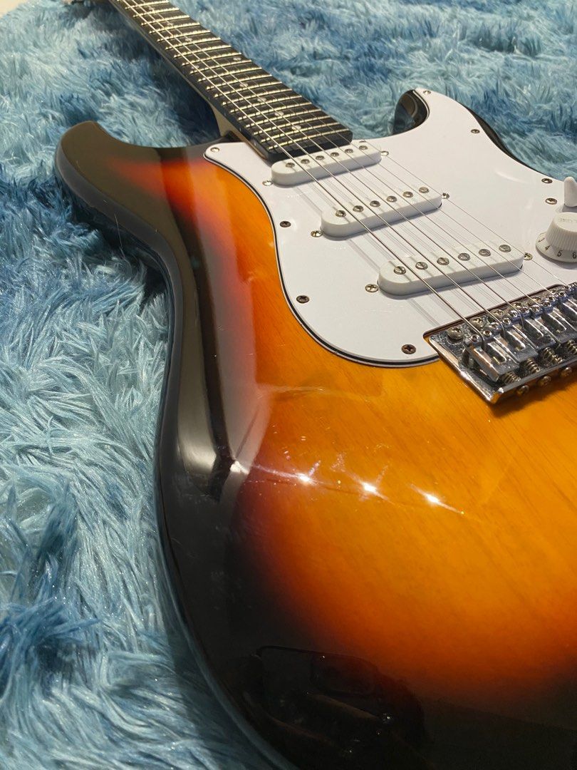 Thomson Stratocaster Electric Guitar (Category: Musical Instruments) located in Taguig. Submitted by nicotella05 (Listing ID 1279542564, Image 2). Description: Inclusion: Cable Fully-padded bag.