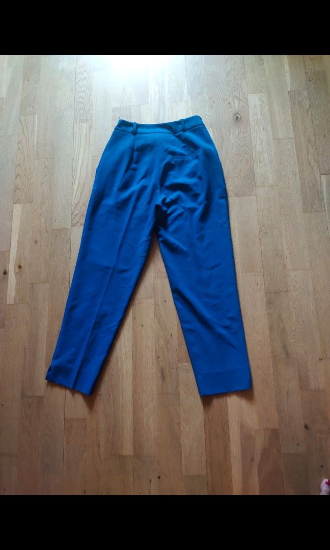 Topshop pants (Category: Other Bottoms) located in Malabon City. Submitted by luckyfive (Listing ID 1279694062, Image 3). Description: topshop cigarette ankle pants fits waist 24.