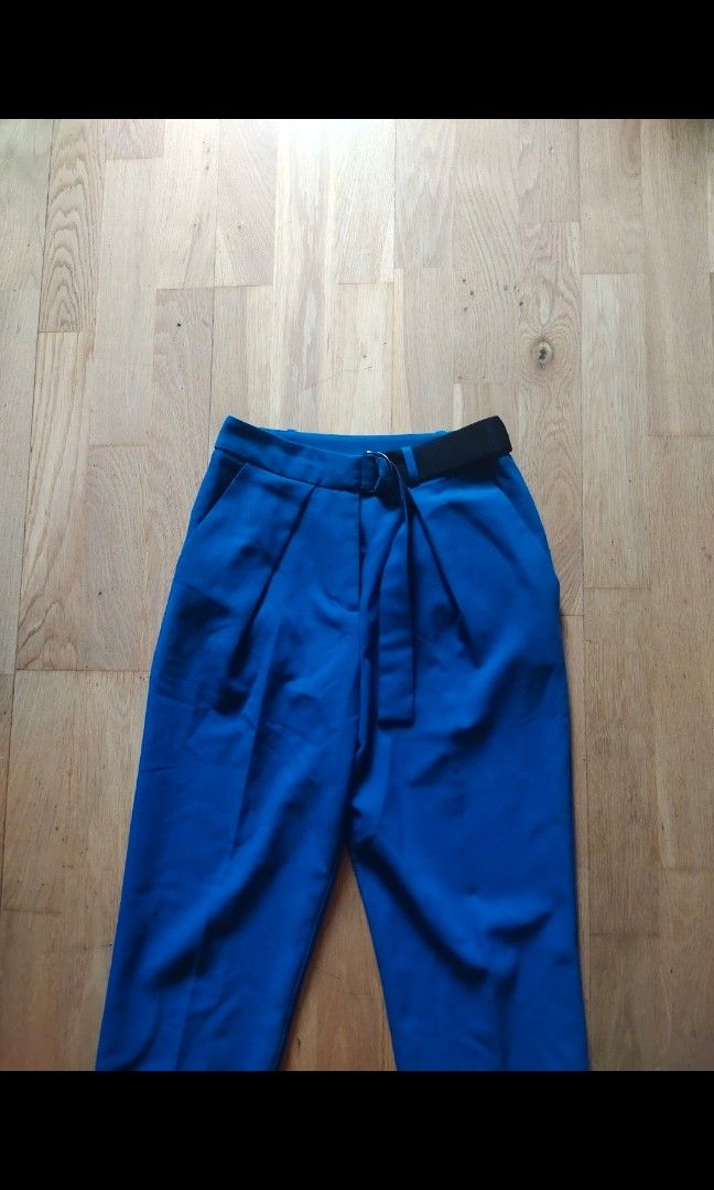 Topshop pants (Category: Other Bottoms) located in Malabon City. Submitted by luckyfive (Listing ID 1279694062, Image 1). Description: topshop cigarette ankle pants fits waist 24.