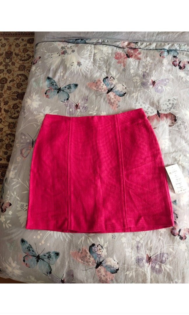 Topshop pink skirt (Category: Skirts) located in Malabon City. Submitted by luckyfive (Listing ID 1279602039, Image 2). Description: Topshop sample fits S-M.