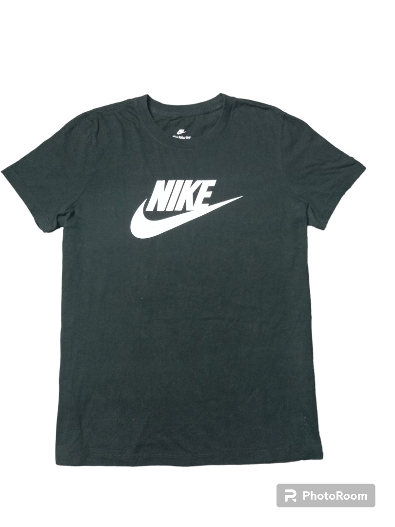 nike centre logo t shirt