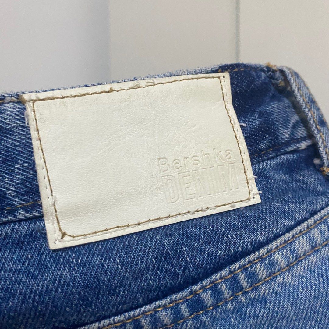 Two tone Straight Cut High Waisted Pants (Category: Jeans) located in Cavite. Submitted by dashishop (Listing ID 1279686857, Image 3). Description: Lightly used. waist- 28” Nego!.
