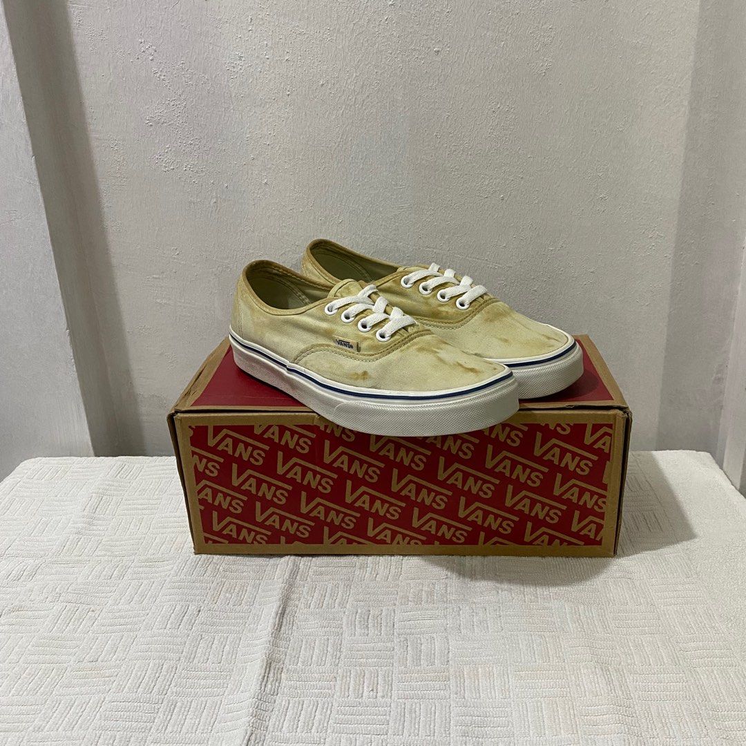 Vans Authentic (Womens 6.5) (Category: Sneakers) located in Muntinlupa City. Submitted by declutterbuster (Listing ID 1279639284, Image 2). Description: For sale vans original With box Size 6.5 womens Payment first thru gcash Check the photos so you can see the flaws.