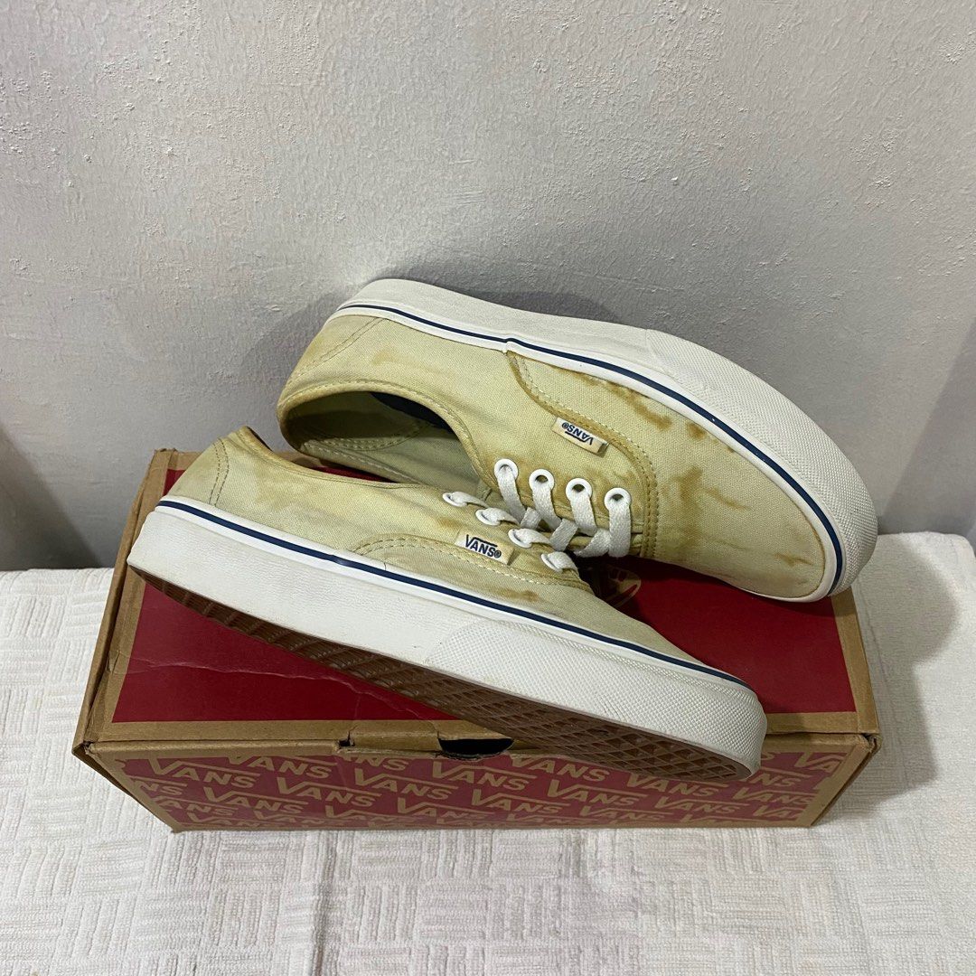 Vans Authentic (Womens 6.5) (Category: Sneakers) located in Muntinlupa City. Submitted by declutterbuster (Listing ID 1279639284, Image 3). Description: For sale vans original With box Size 6.5 womens Payment first thru gcash Check the photos so you can see the flaws.