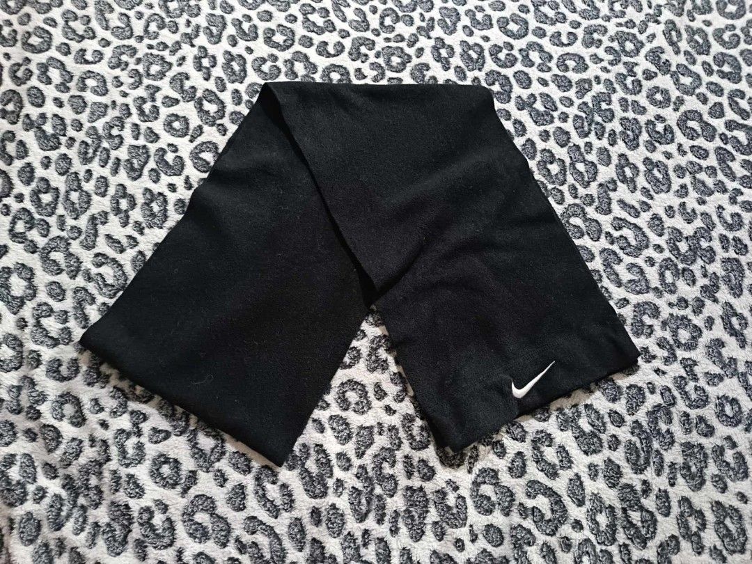 Vintage Nike scarf (Category: Scarves) located in Sorsogon. Submitted by tomandrei6 (Listing ID 1279676066, Image 1). Description: .