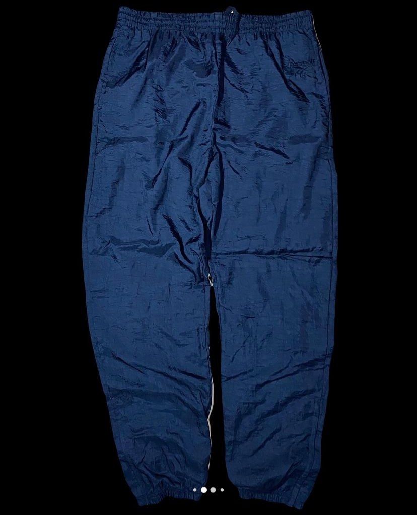 VINTAGE REEBOK TRACKPANTS (Category: Joggers) located in Tarlac. Submitted by 2lowforthrift (Listing ID 1279714153, Image 2). Description: Vintage Reebok Trackpants (black) Size: 32-W (adjustable) 42-L 6-Hem Condition: 10/10 excellent condition ₽400 Shipped dm for more infos. color may vary due to lighting. sizes are measured in inches. #thrift #thrifting #thrifted #thriftshop #thriftstorefinds.