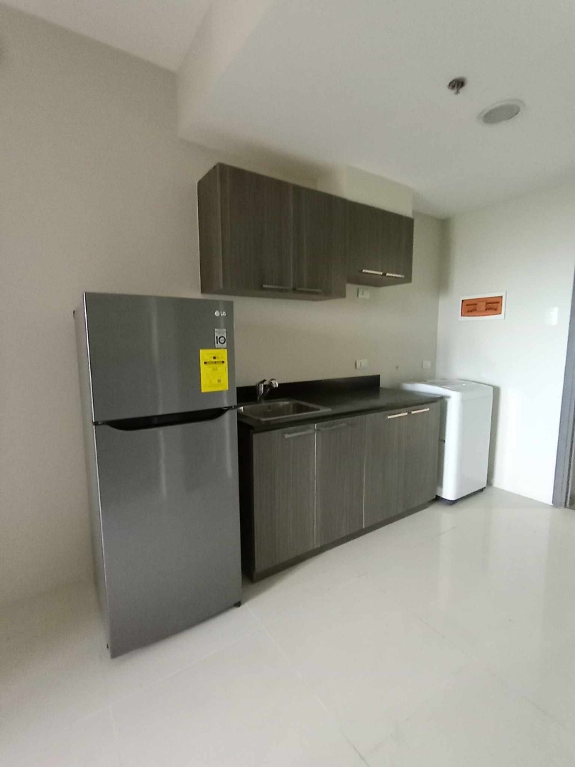 VISTASHAW24XX For Rent Fully Furnished 1BR Unit at Vista Shaw