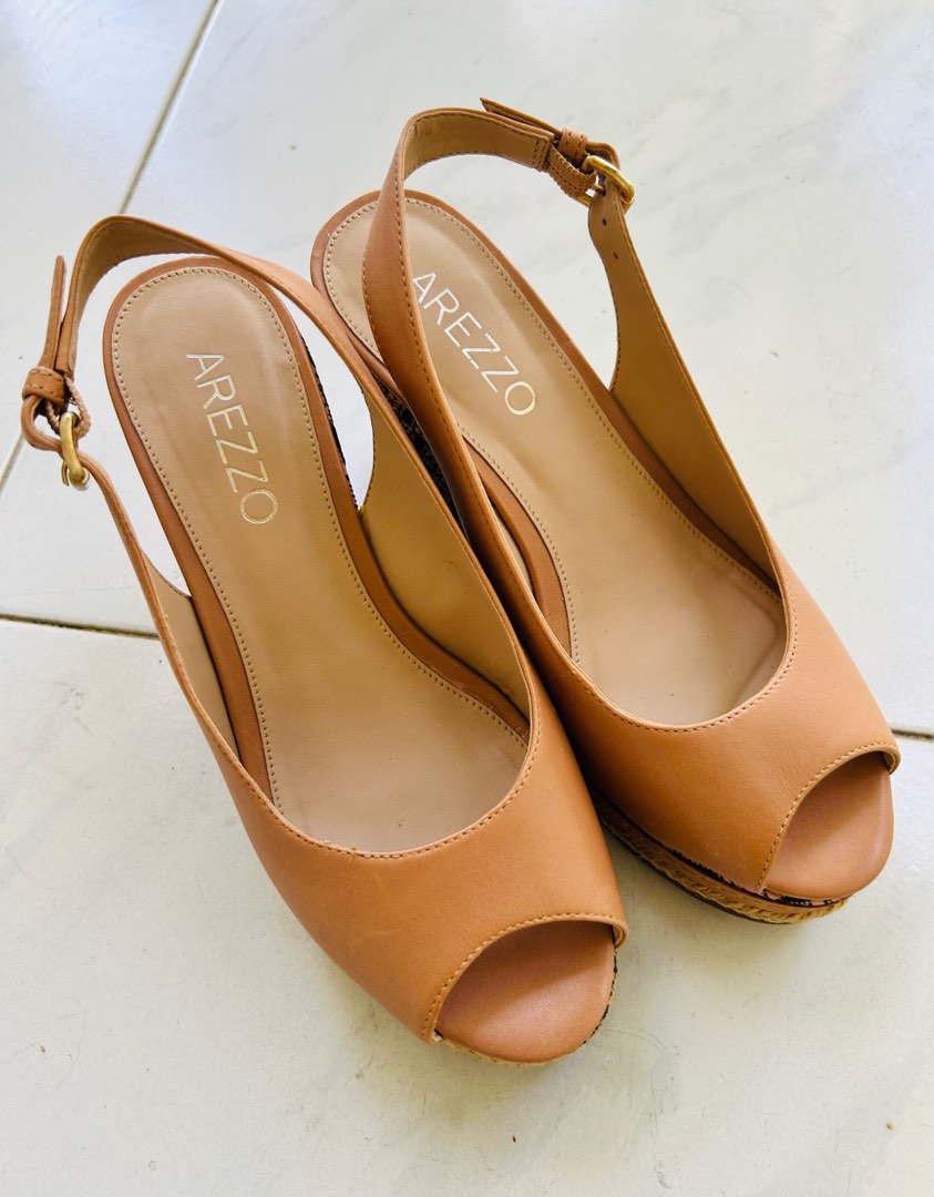 Wedge sole sandal Women s Fashion Footwear Sandals on Carousell