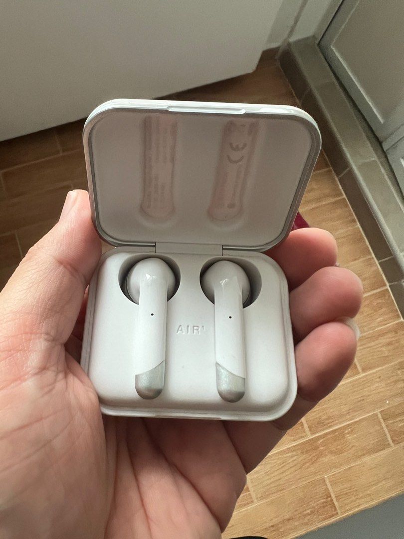 Wireless Earbuds happy plug brand airpod apple