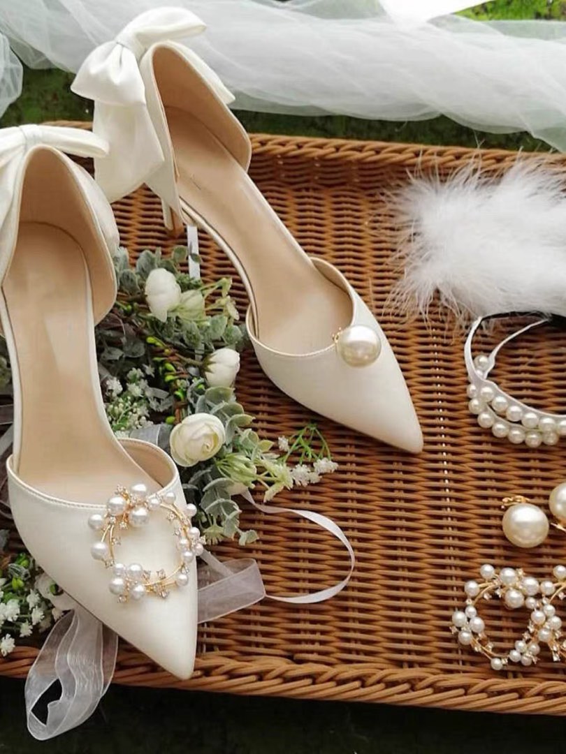 White wedding discount kitten heels