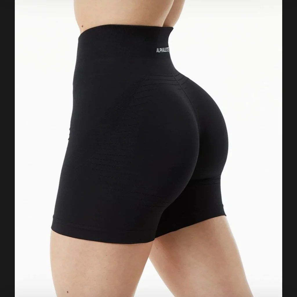 Alphalete Amplify Contour Shorts 5” size S brand New, 女裝, 運動服裝- Carousell