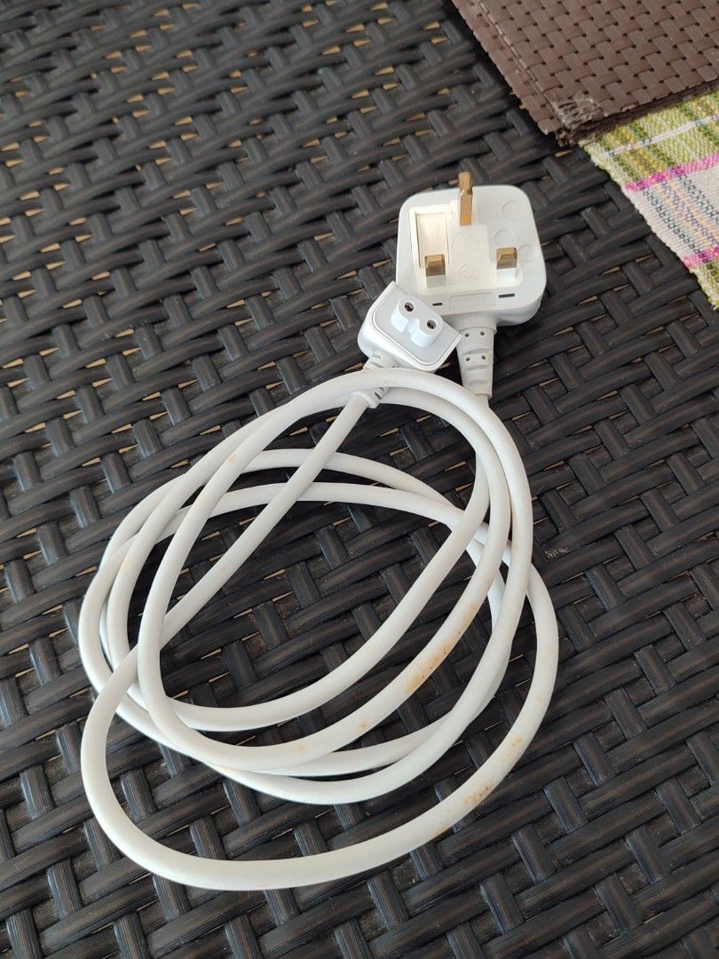 Apple Power Adapter Extension Cable (Category: Cables & Adaptors) located in Makati City. Submitted by alseastres2000 (Listing ID 1279830424, Image 1). Description: Basic Info: 2 stocks available Brand: Volex Authentic power adapter extension cable for Apple laptop charger Length: 72 inches Well-used Compatible only for Macbook, Macbook Air, and other Apple laptops RFS: Decluttering Message me for more details For sure buyers only and no to bogus