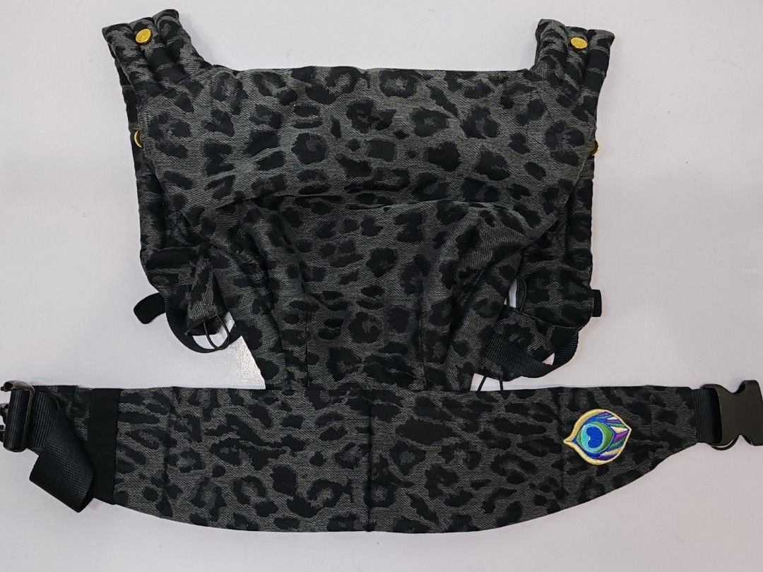 Artipoppe Zeitgeist Baby Carrier (Leopard Grey), Babies & Kids
