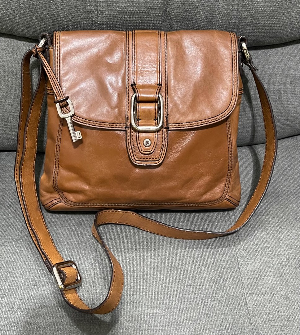 Auth Fossil Messenger Bag, Women's Fashion, Bags & Wallets, Crossbody