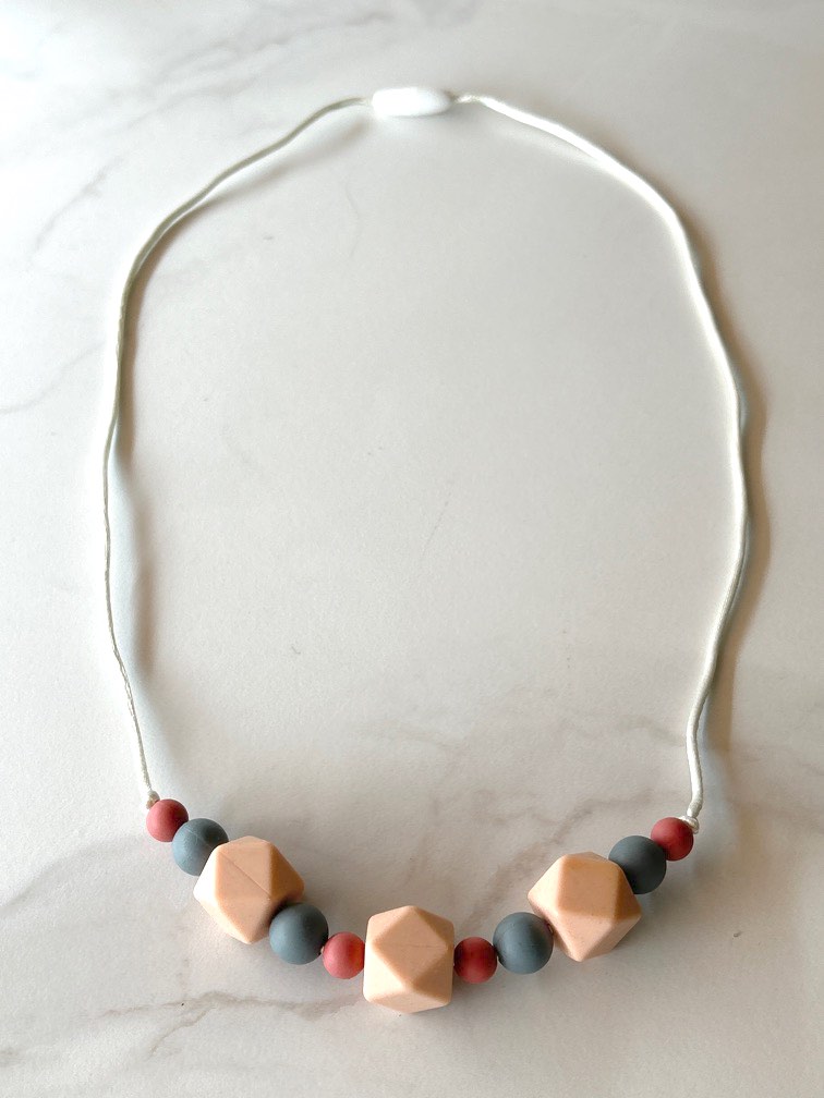 Fashionable shop teething necklaces