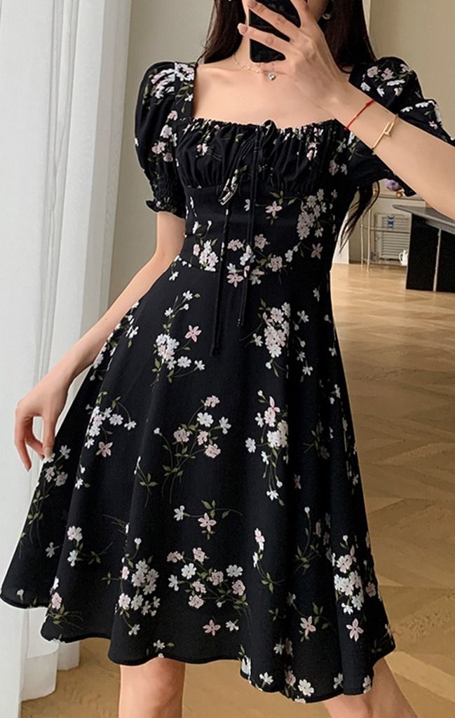 Black dress clearance slimming effect