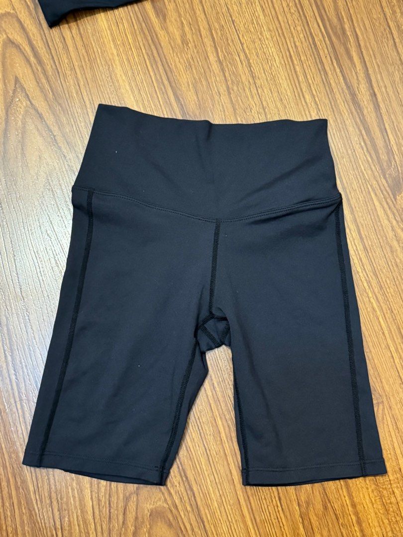 Black Workout Set (Category: Activewear) located in Taytay. Submitted by ac.declutters (Listing ID 1279867996, Image 3). Description: .