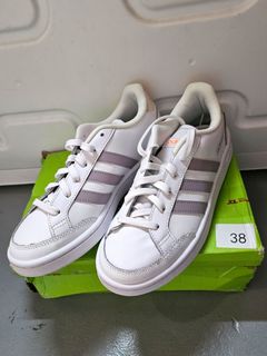 (Category: ) located in . Submitted by Shoeaholics_8 (Listing ID 1279817372, Image 1). Description: .