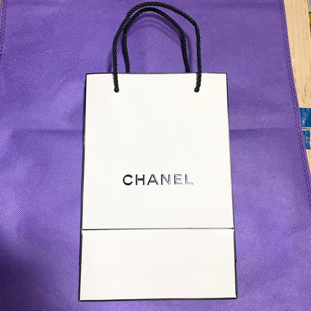 Chanel plain white paperbag paper bag gift bag (Category: Makeup) located in Pasig City. Submitted by vanityboutique (Listing ID 1279746202, Image 2). Description: Pm for more details spacious u can put makeup perfume and etc Brand new and authentic Selling low and affordable One of the best selling brands in the makeup skincare perfume world Size approx 9.5 inches by 6.2 inches medium size paperbag .
