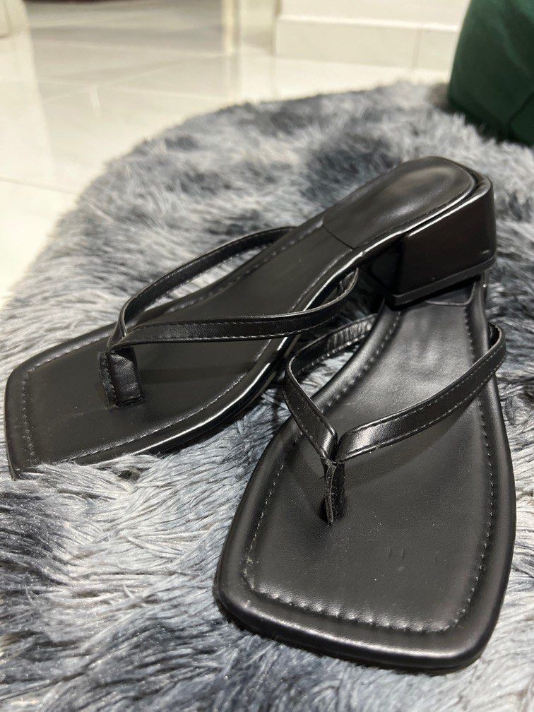 Fur hot sale thong sandals