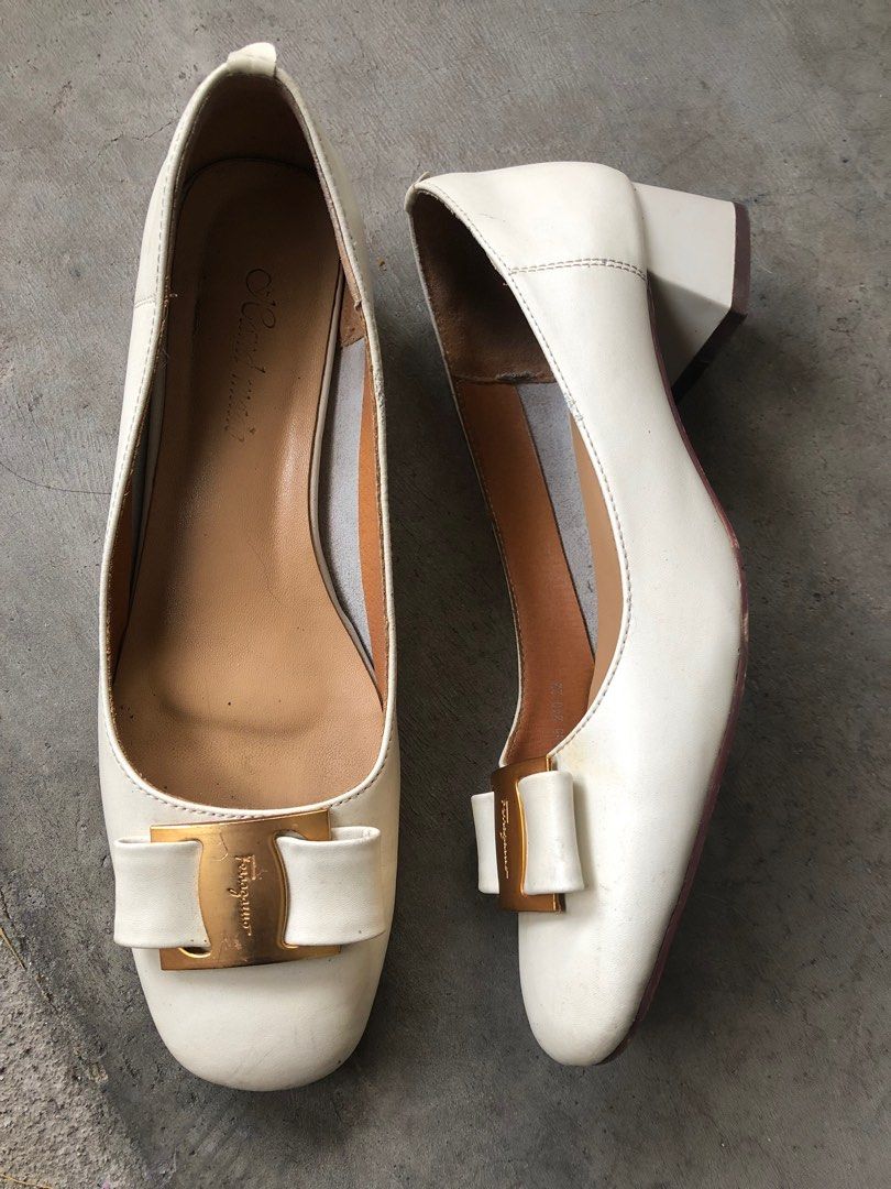 Handmade Close shoes (cream color) (Category: Heels) located in Marikina City. Submitted by mae_shi (Listing ID 1279804100, Image 3). Description: Orig price 450 Selling price 300 Size 38 / 240cm Sa metal nia nakalagay ferragamo Pero sa insole nia handmade .