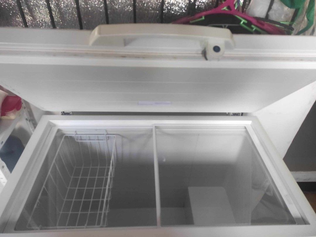 Condura chest freezer top glass, TV & Home Appliances, Kitchen
