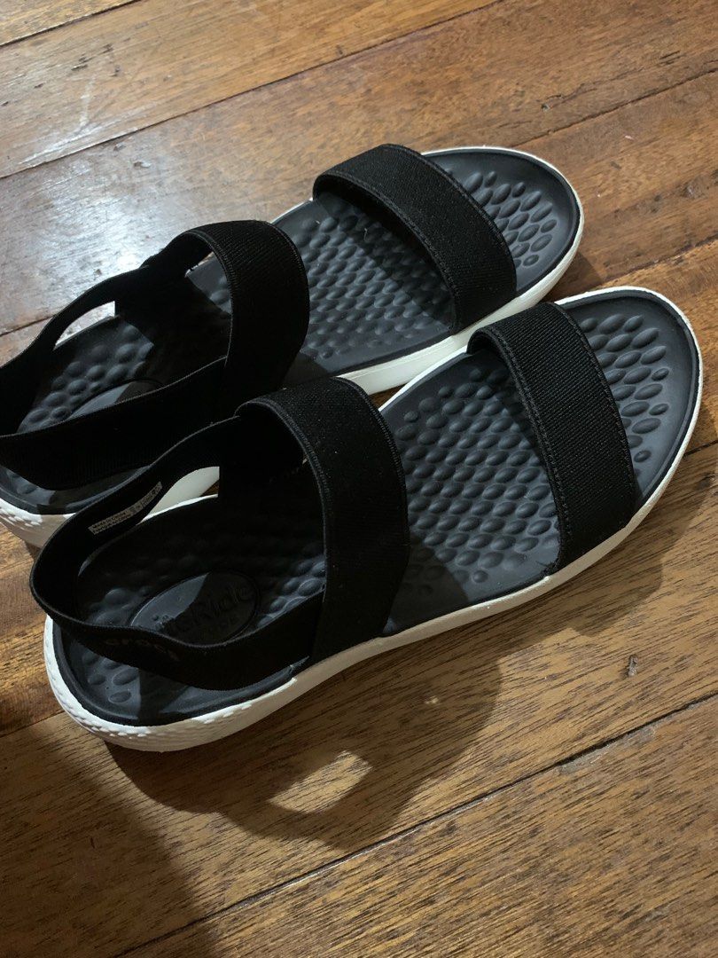 womens black crocs sandals