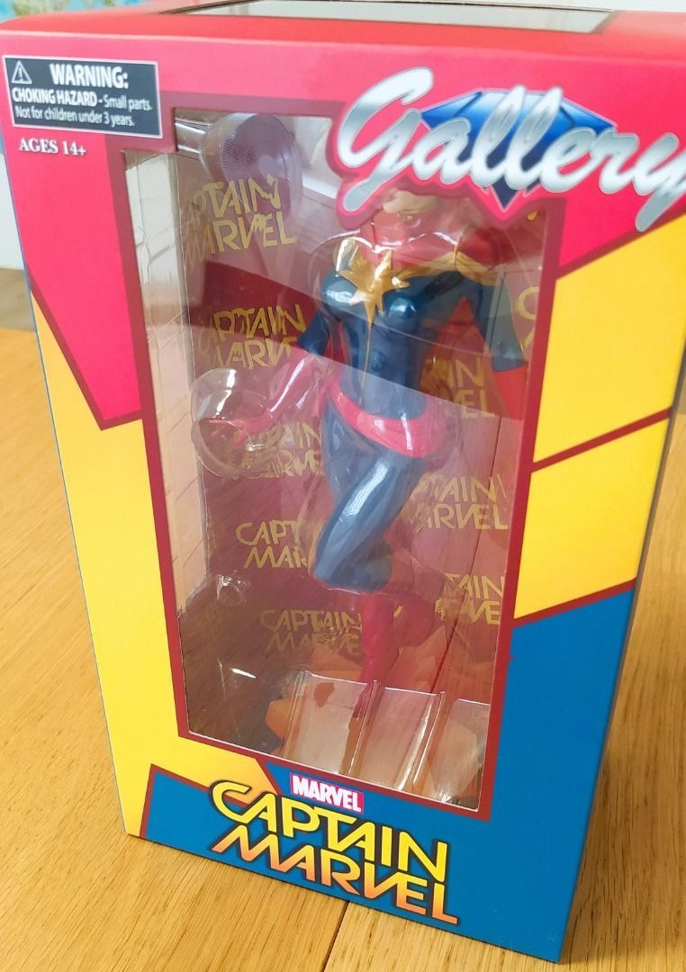 Diamond Select Toys Marvel Gallery Captain Marvel PVC Figure