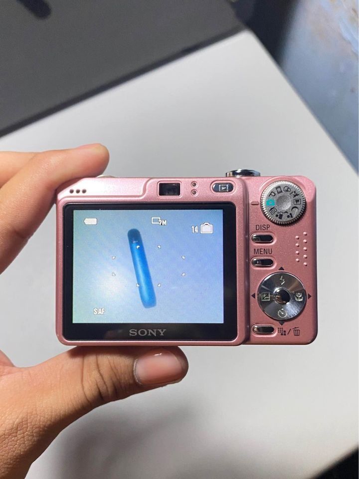 Digital Camera Sony Cybershot DSC-W55 (Category: Cameras) located in Valenzuela. Submitted by alfeopaulramos7490 (Listing ID 1279938830, Image 3). Description: Sony Cybershot DSC-W55 (pink) 7.2 megapixel P4,999 +sf Inclusion: * sony w55 body * original sony battery * wrist strap * Clip charger 100% all working Dreamy output All buttons are working no hard press WITH WARRANTY TO GUARANTEE THE UNIT HAS NO OTHER ISSUE DIRECT MESSAGE ME ON FACEBOOK A