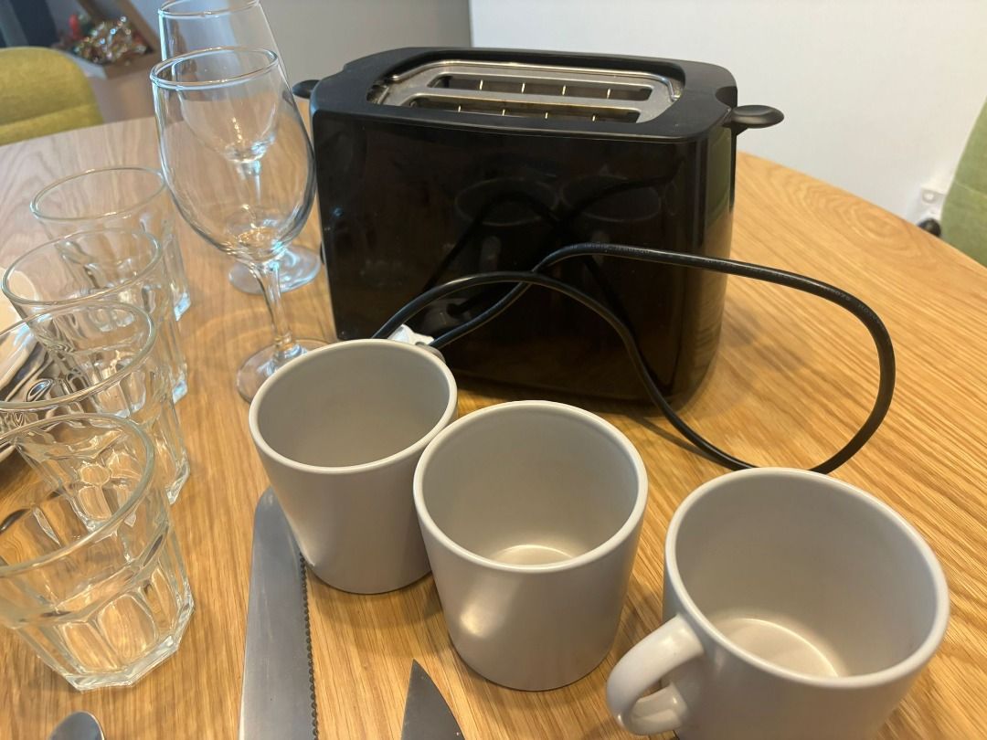 Dinner Set Complete w Toaster and Knives great starter set, Furniture