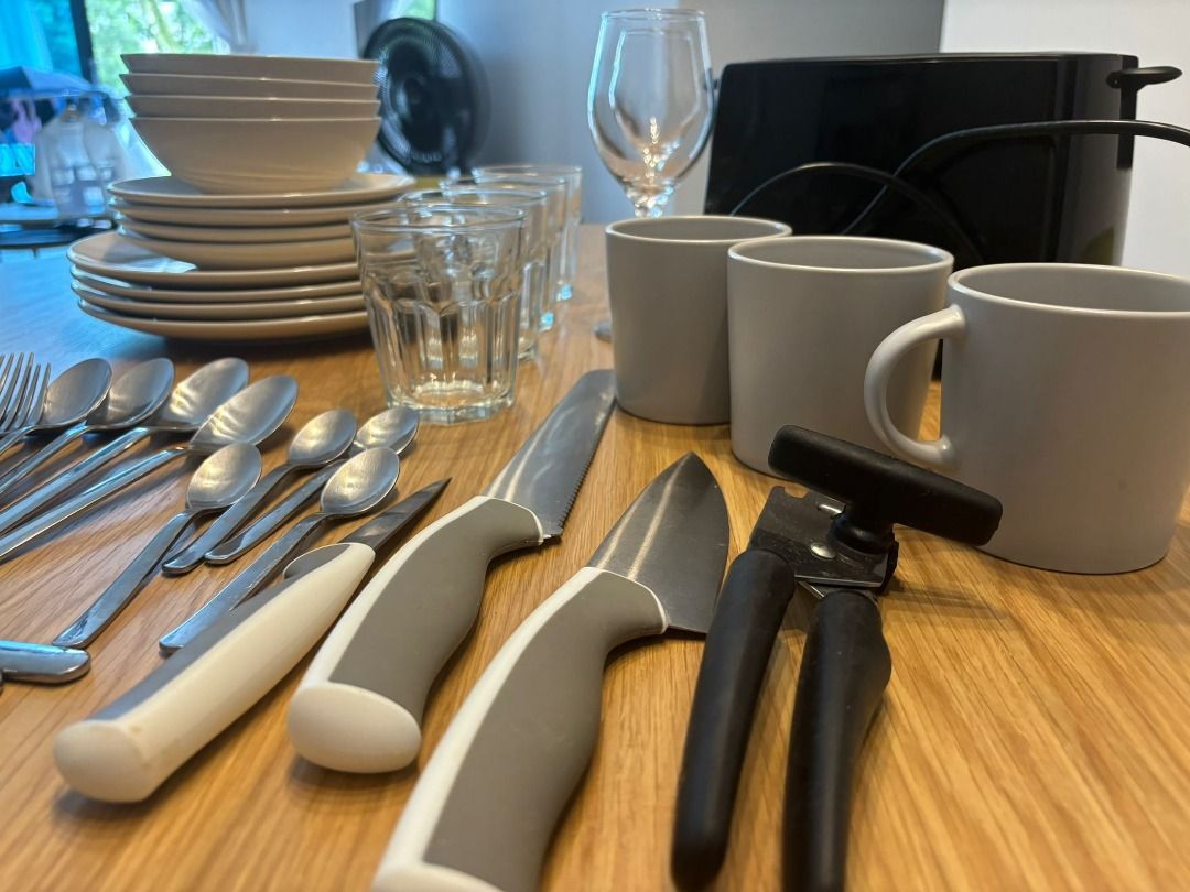 Dinner Set Complete w Toaster and Knives great starter set, Furniture