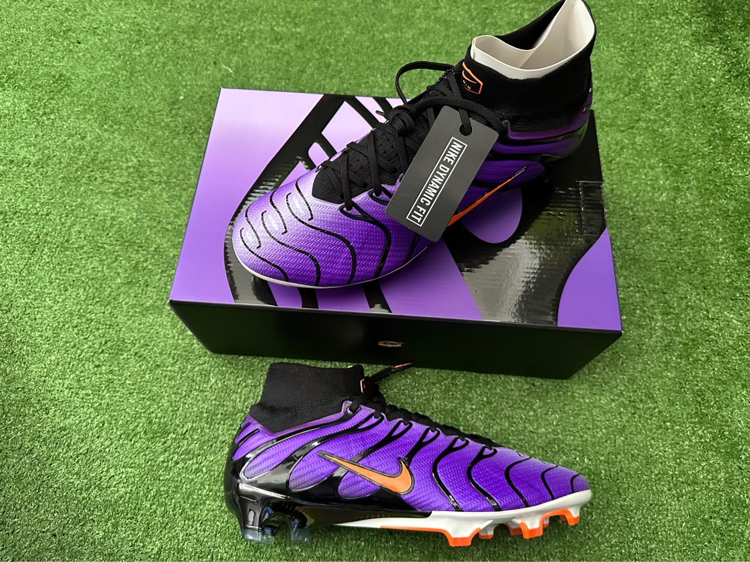 Purple football clearance shoes
