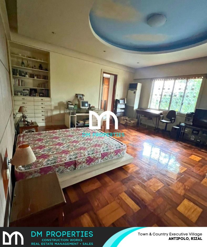 For Sale 2Storey House and Lot in Town & Country Executive Village