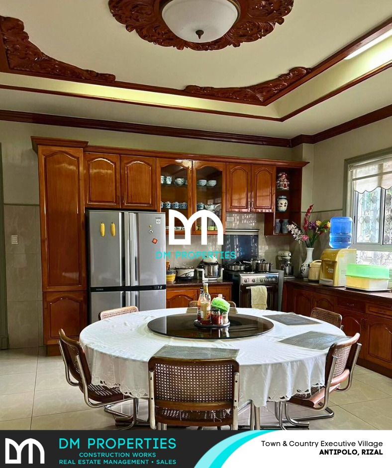 For Sale 2Storey House and Lot in Town & Country Executive Village