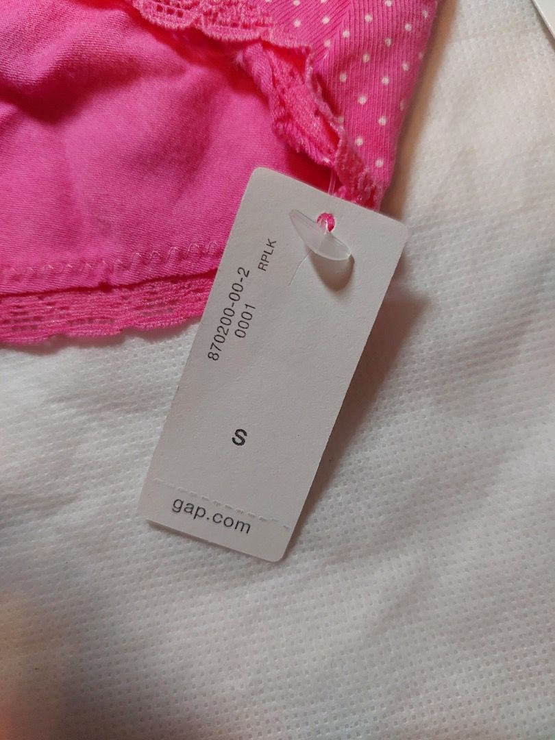 Love store gap body