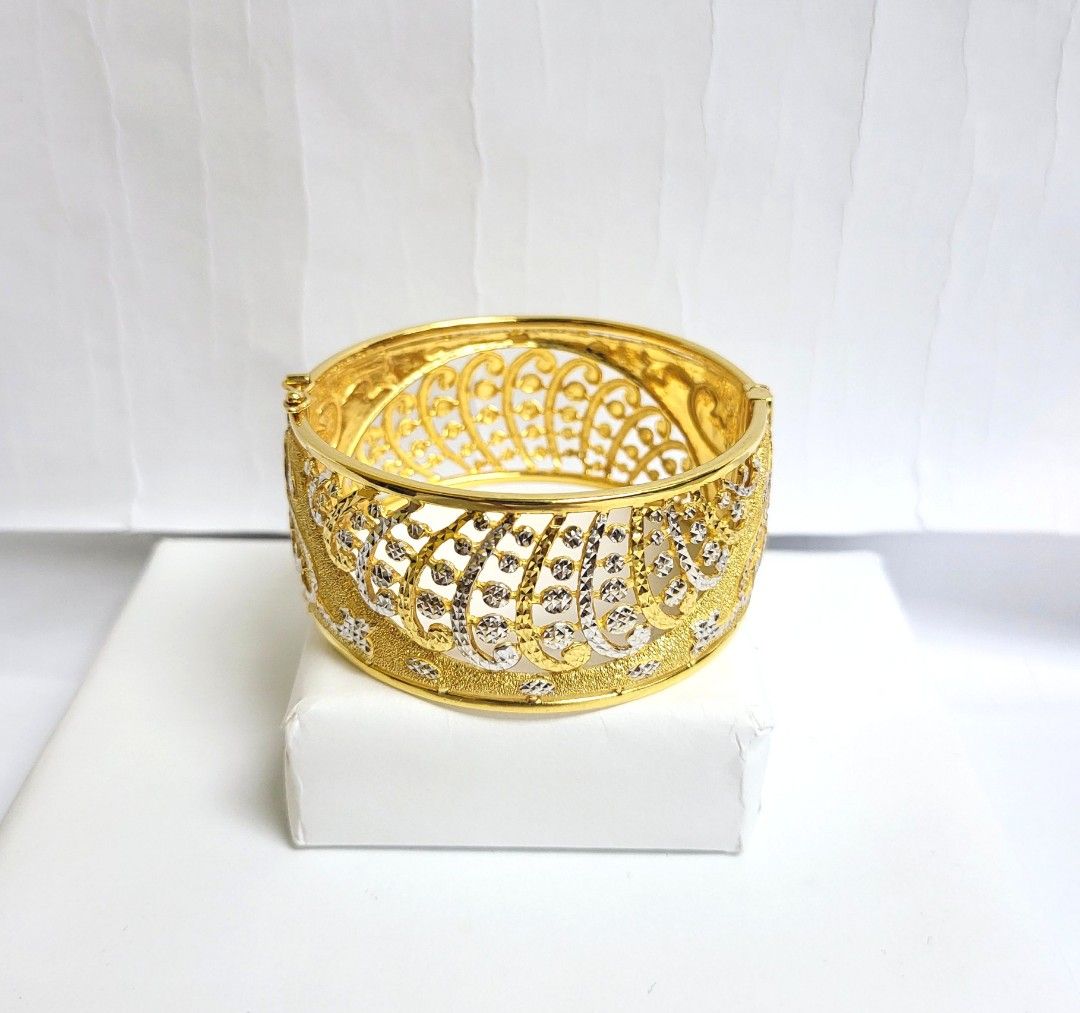 New style discount gold bangles