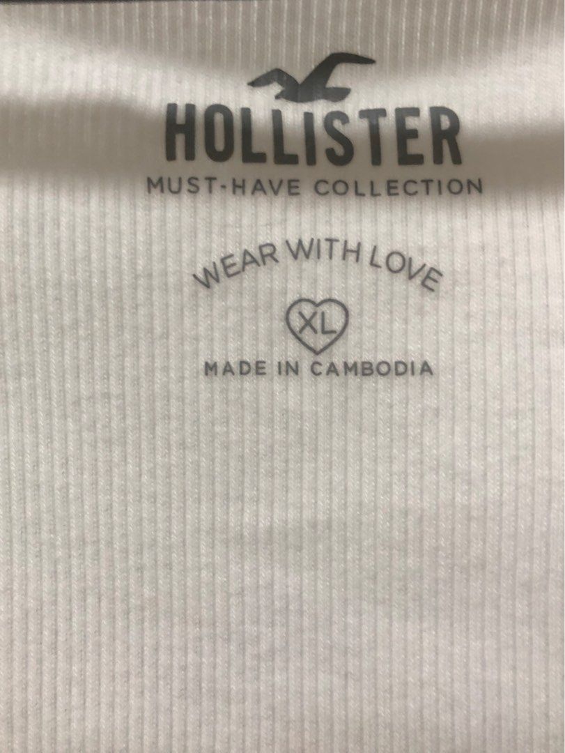 Hollister top (Category: Shirts) located in Marikina City. Submitted by declutterwcyz (Listing ID 1279789570, Image 3). Description: Size xl Very nice in actual Buy nyo na need funds for school huhu.