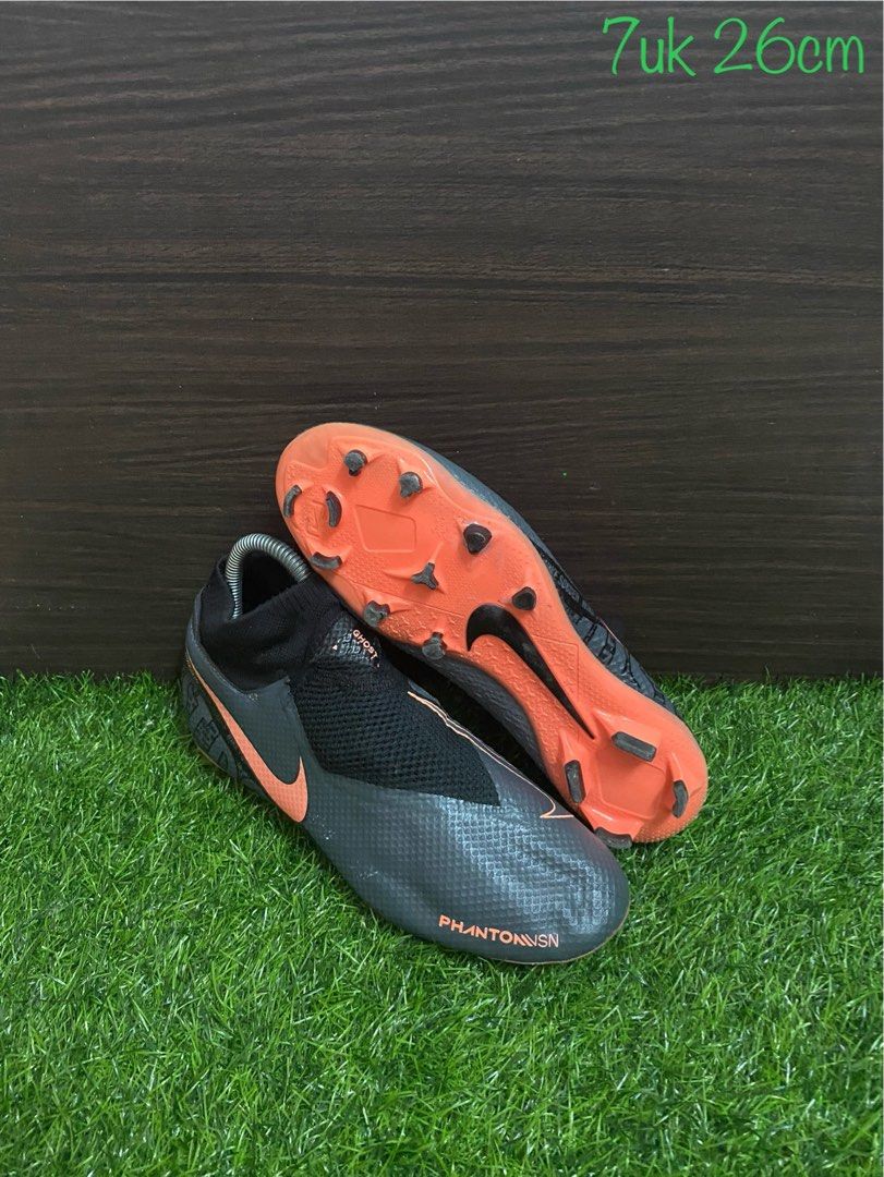 Kasut bola nike phantom vsn Men s Fashion Footwear Boots on